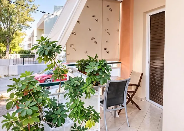 Serene Apartment In Neo Herakleio - Athens